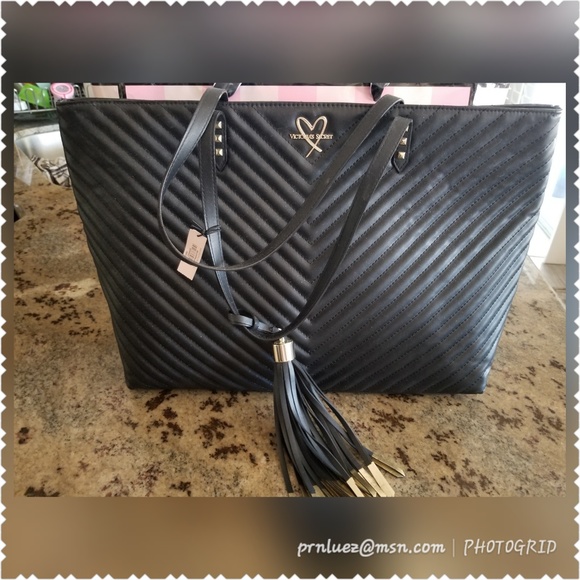 Victoria's Secret Handbags - Victoria's Secret Black Padded Tote